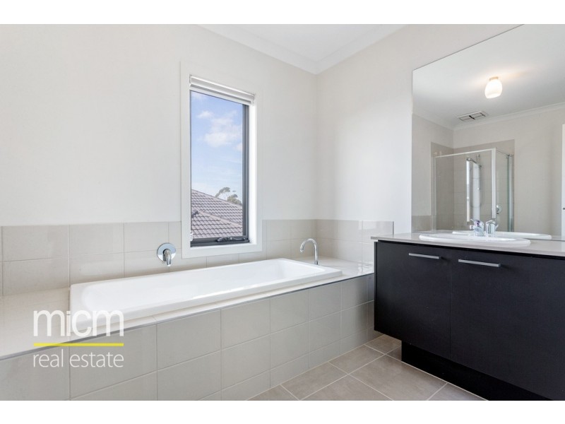 17 Grasso Avenue, Point Cook VIC 3030