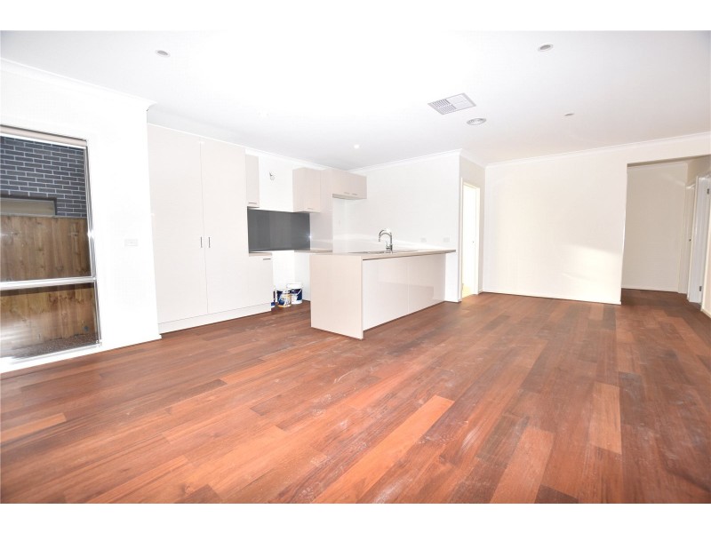 70 Karawarra Circuit, Cranbourne North VIC 3977