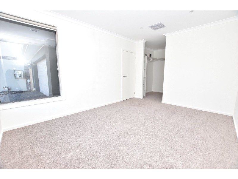 70 Karawarra Circuit, Cranbourne North VIC 3977