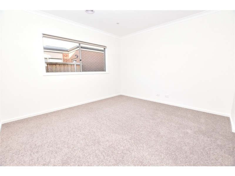 70 Karawarra Circuit, Cranbourne North VIC 3977