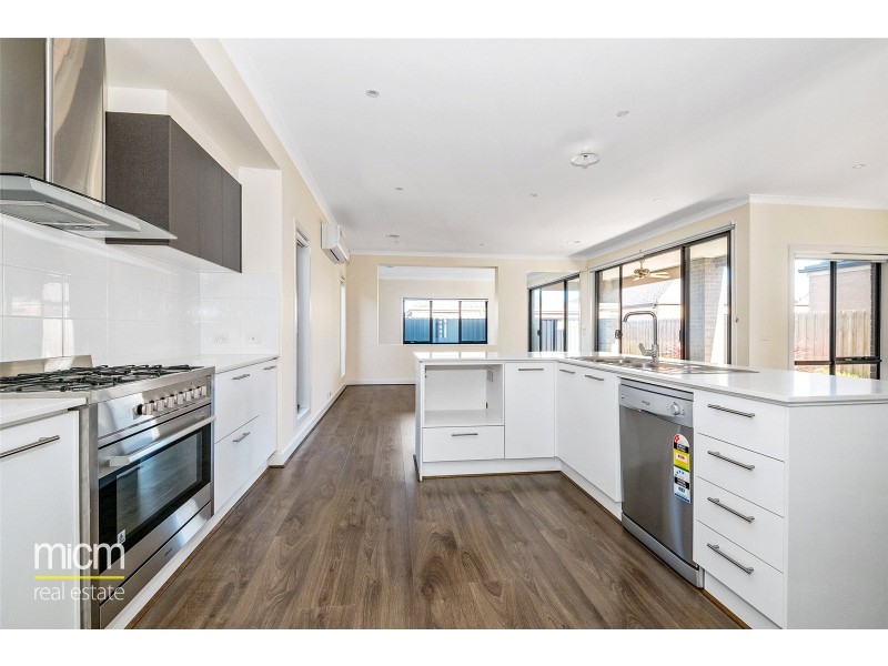 28 Fireside Avenue, Point Cook VIC 3030