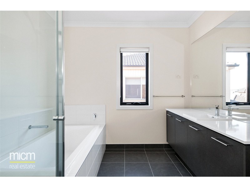 28 Fireside Avenue, Point Cook VIC 3030