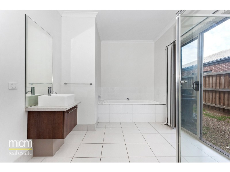 17 Seacoast Street, Point Cook VIC 3030