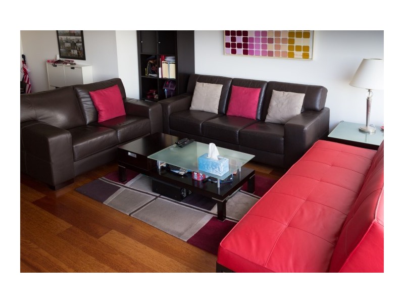 REF 061212/38 Kavanagh Street, Southbank VIC 3006