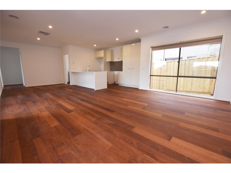 1 Rossiter Retreat, Cranbourne North VIC 3977