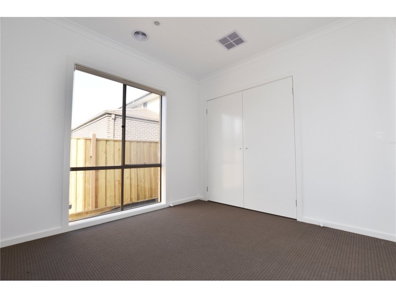 1 Rossiter Retreat, Cranbourne North VIC 3977