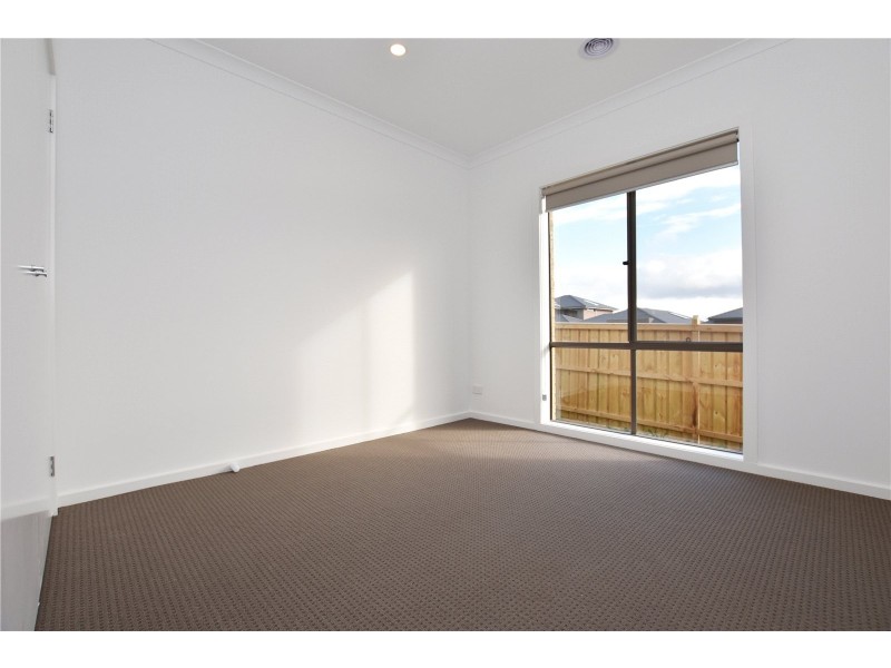 1 Rossiter Retreat, Cranbourne North VIC 3977