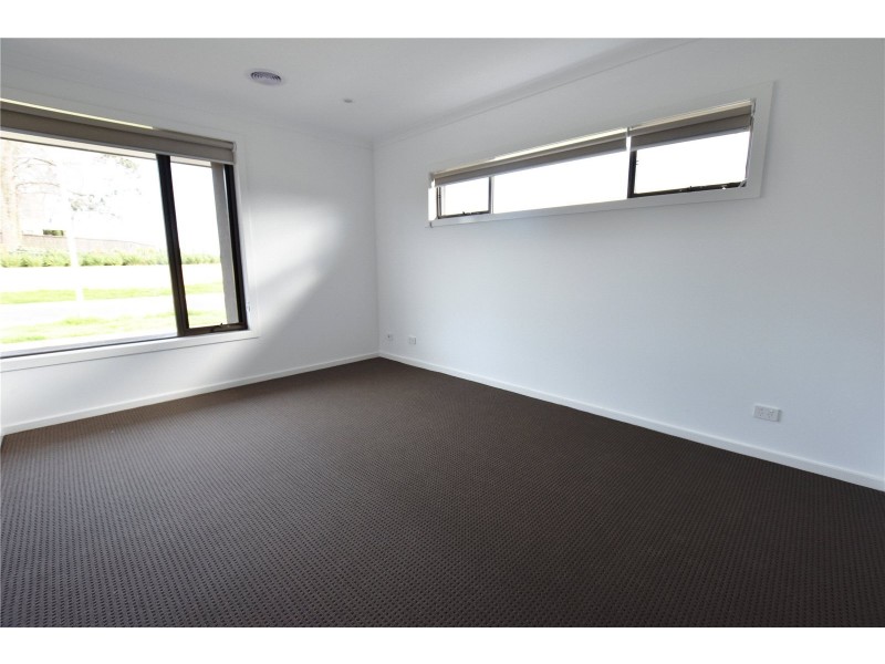1 Rossiter Retreat, Cranbourne North VIC 3977