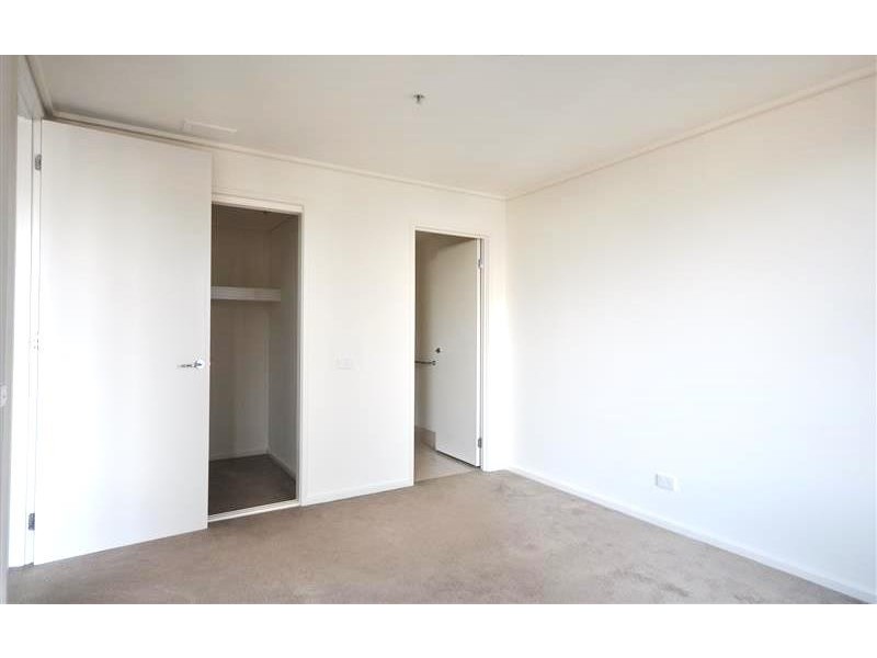 REF 061805/163 City Road, Southbank VIC 3006