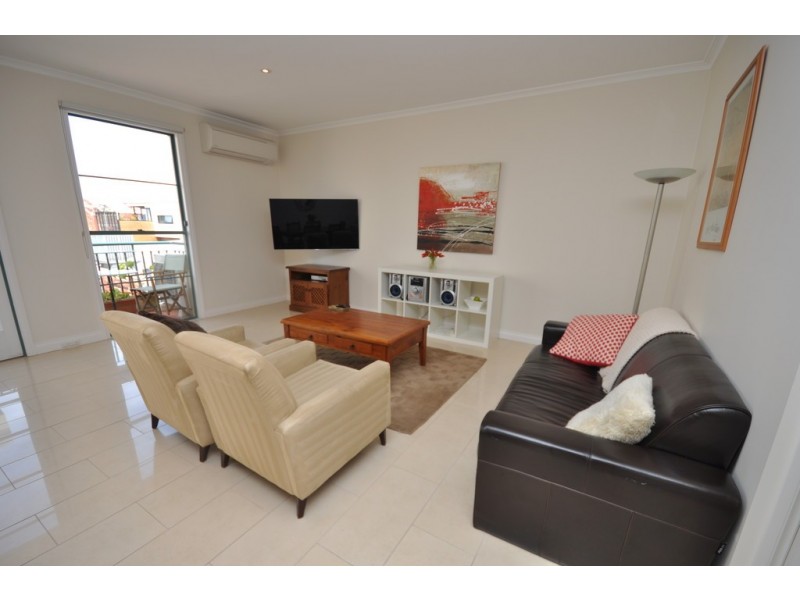 REF 061889/682 Nicholson Street, Fitzroy North VIC 3068