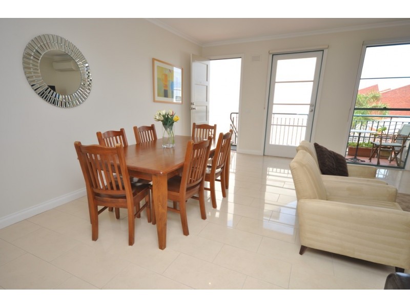 REF 061889/682 Nicholson Street, Fitzroy North VIC 3068