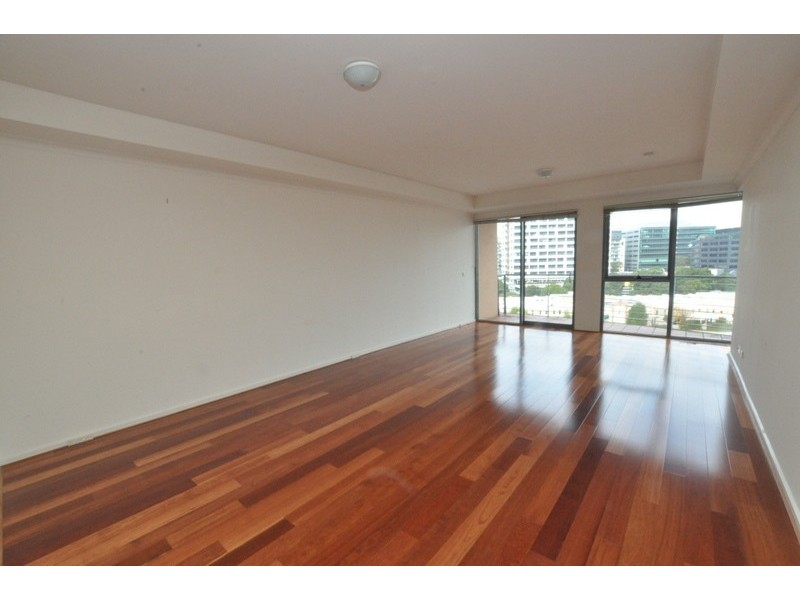 REF 061807/102 Wells Street, Southbank VIC 3006