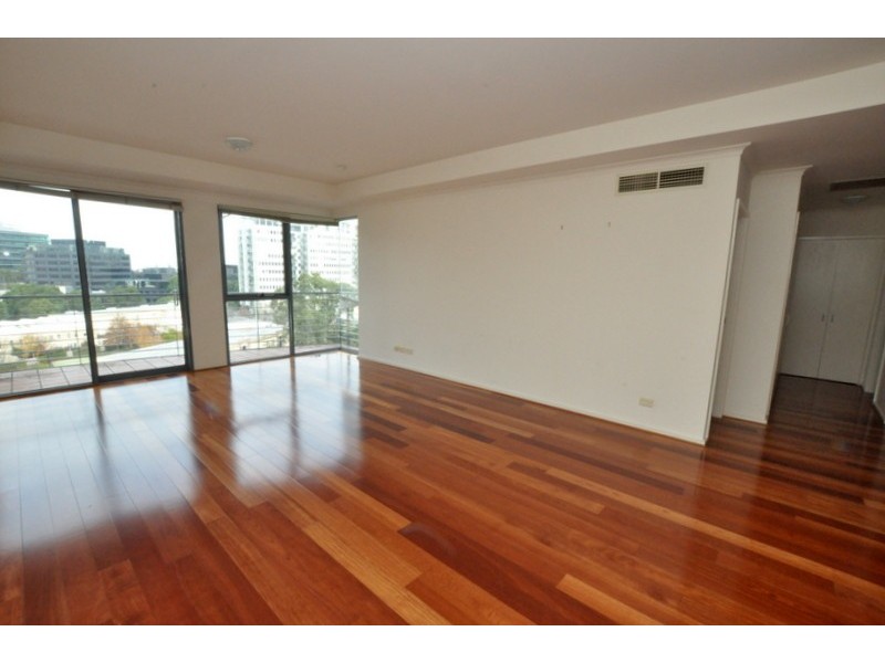 REF 061807/102 Wells Street, Southbank VIC 3006