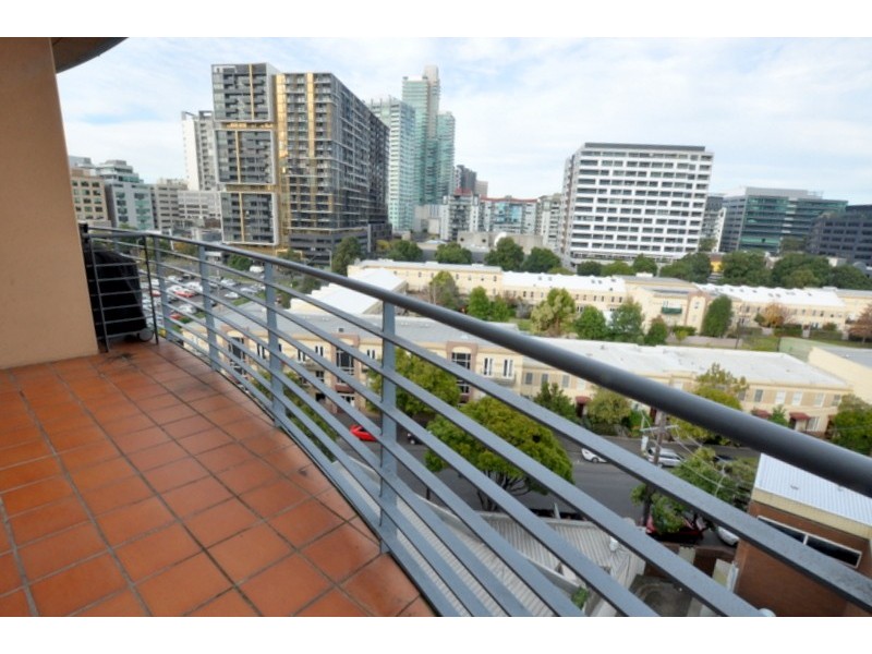 REF 061807/102 Wells Street, Southbank VIC 3006