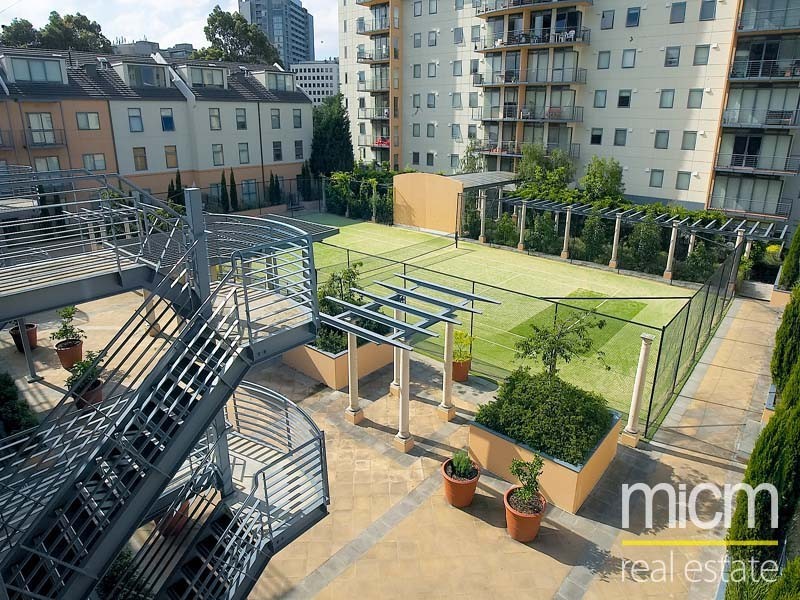 REF 061807/102 Wells Street, Southbank VIC 3006
