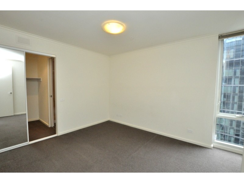 2403/63 Whiteman Street, Southbank VIC 3006