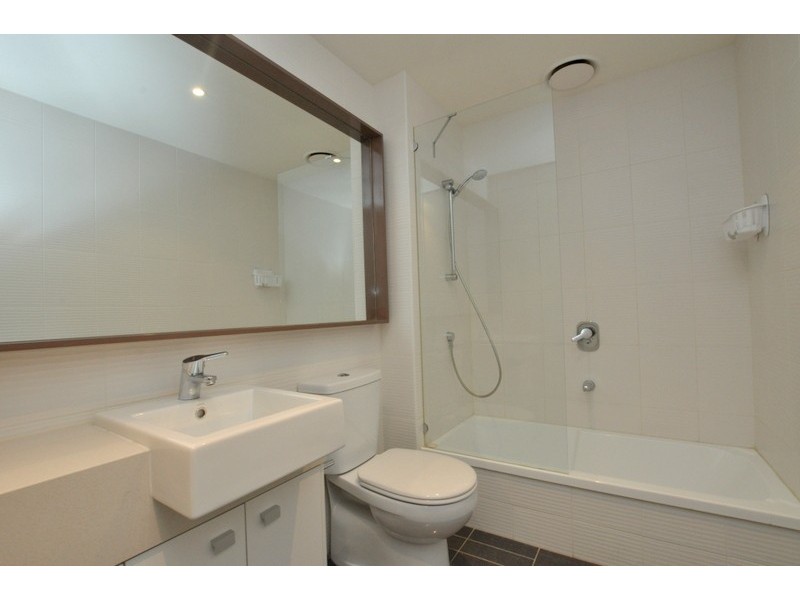 2403/63 Whiteman Street, Southbank VIC 3006