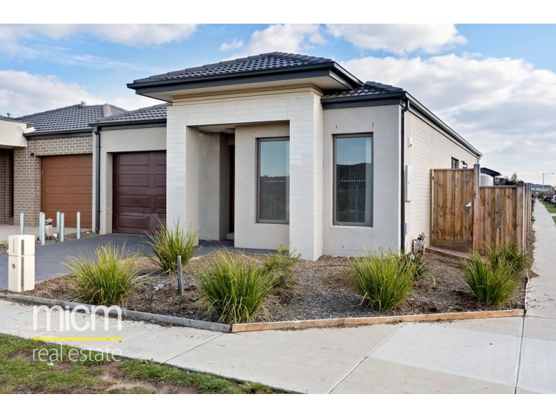 17 Bondi Parade, Point Cook VIC 3030