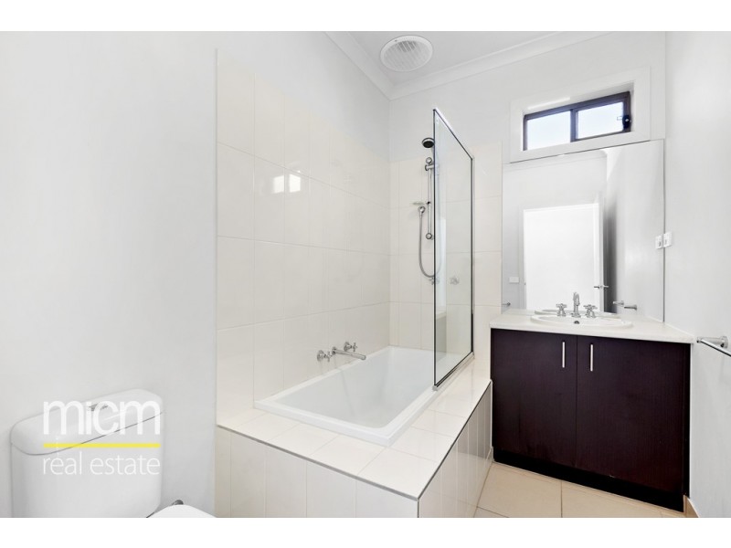 17 Bondi Parade, Point Cook VIC 3030