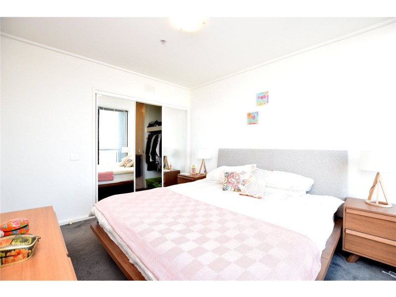 REF 062176/99 Whiteman Street, Southbank VIC 3006