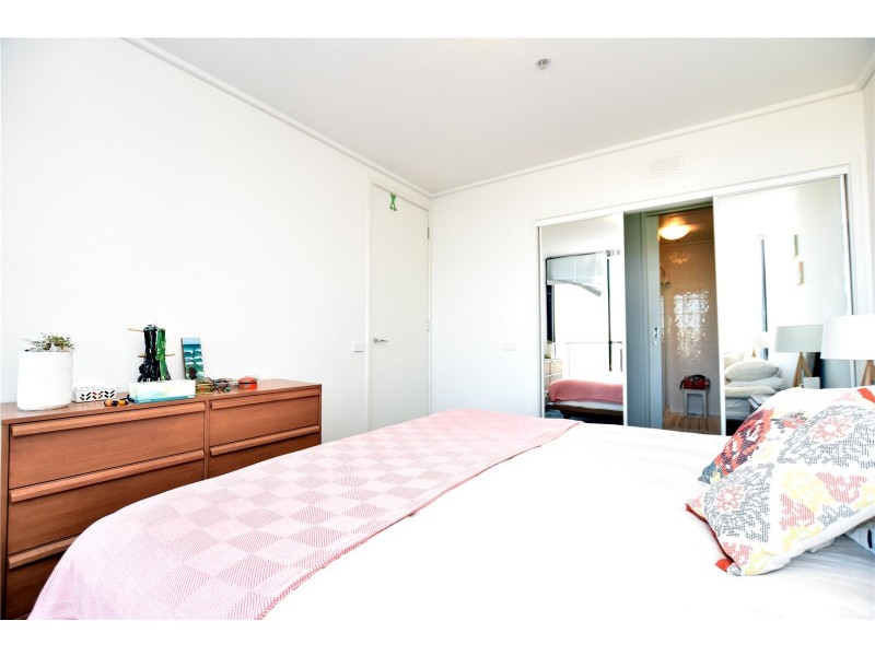 REF 062176/99 Whiteman Street, Southbank VIC 3006