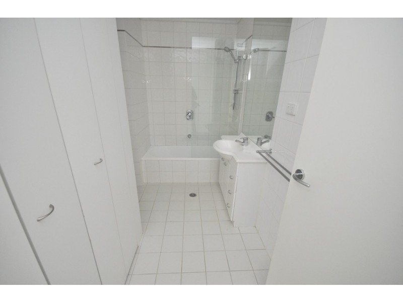 REF 062110/28 Bank Street, South Melbourne VIC 3205
