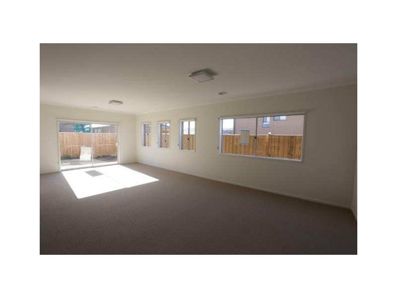 29 Stoneleigh Circuit, Williams Landing VIC 3027