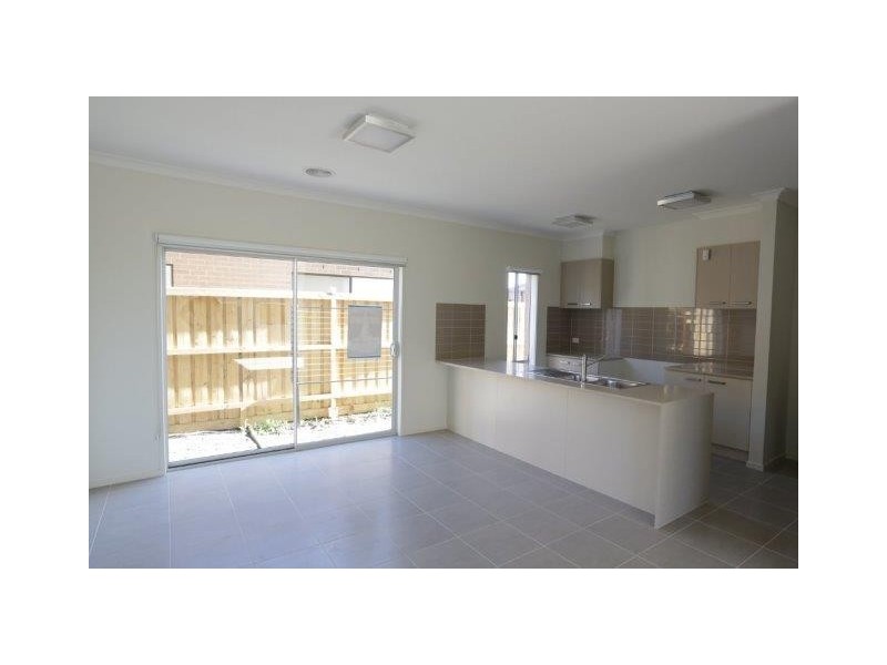 29 Stoneleigh Circuit, Williams Landing VIC 3027