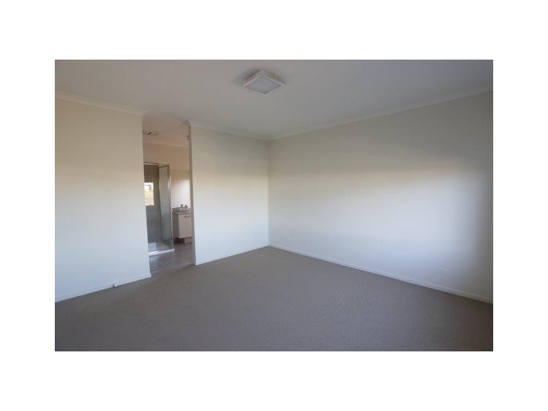 29 Stoneleigh Circuit, Williams Landing VIC 3027