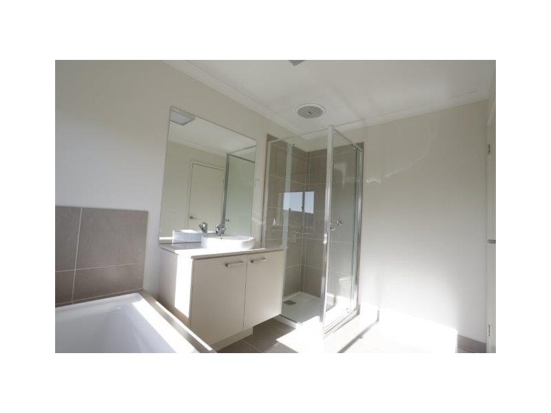 29 Stoneleigh Circuit, Williams Landing VIC 3027