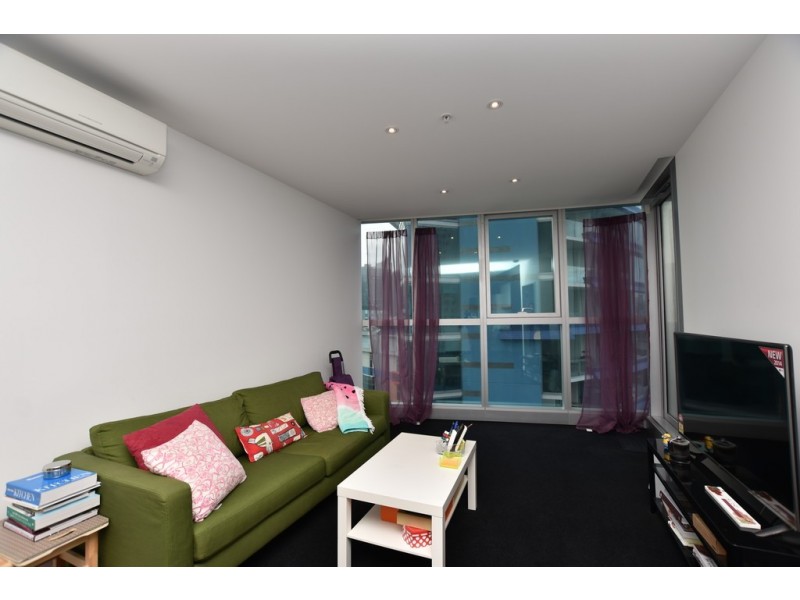 1004S/231 Harbour Esplanade, Docklands VIC 3008