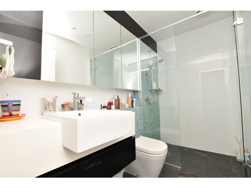 1004S/231 Harbour Esplanade, Docklands VIC 3008