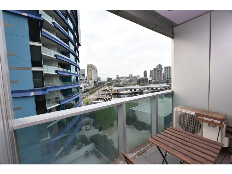 1004S/231 Harbour Esplanade, Docklands VIC 3008