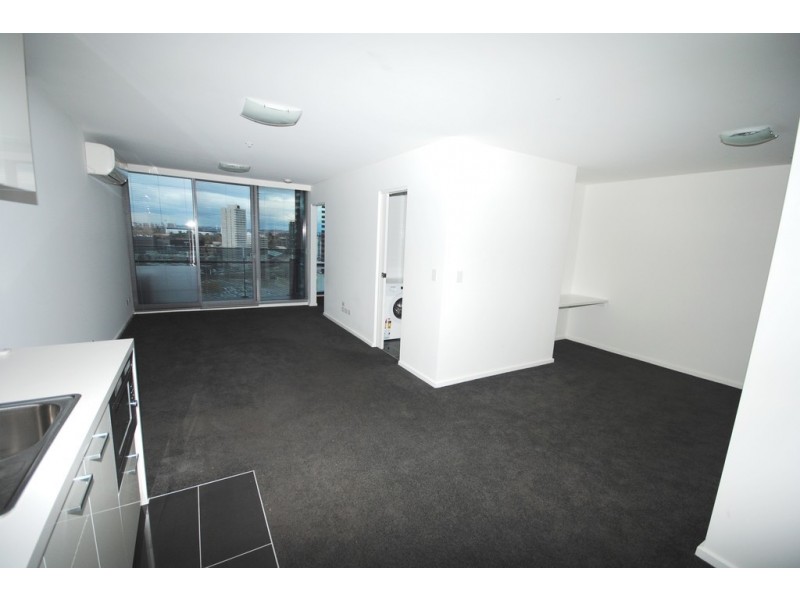 REF 070303/241 City Road, Southbank VIC 3006