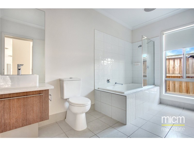 24 Casino Parade, Point Cook VIC 3030