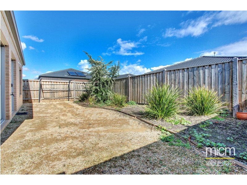 24 Casino Parade, Point Cook VIC 3030