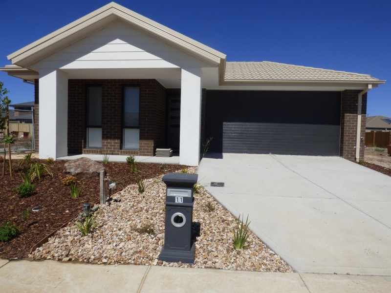 11 Saltmarsh Crescent, Point Cook VIC 3030