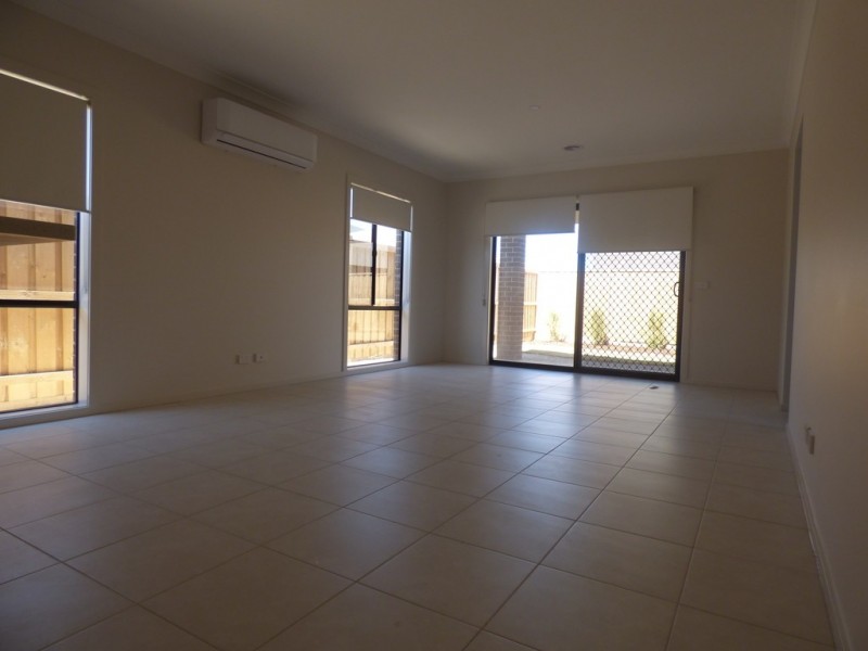 11 Saltmarsh Crescent, Point Cook VIC 3030