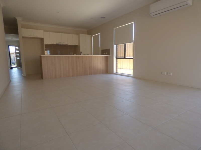 11 Saltmarsh Crescent, Point Cook VIC 3030