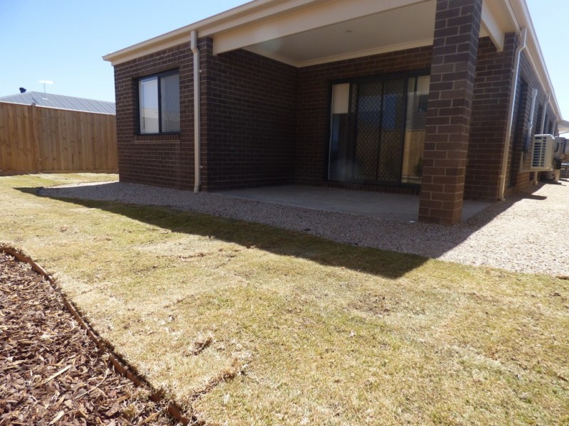 11 Saltmarsh Crescent, Point Cook VIC 3030