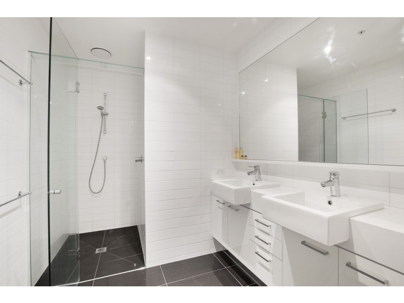 REF 070608/241 City Road, Southbank VIC 3006