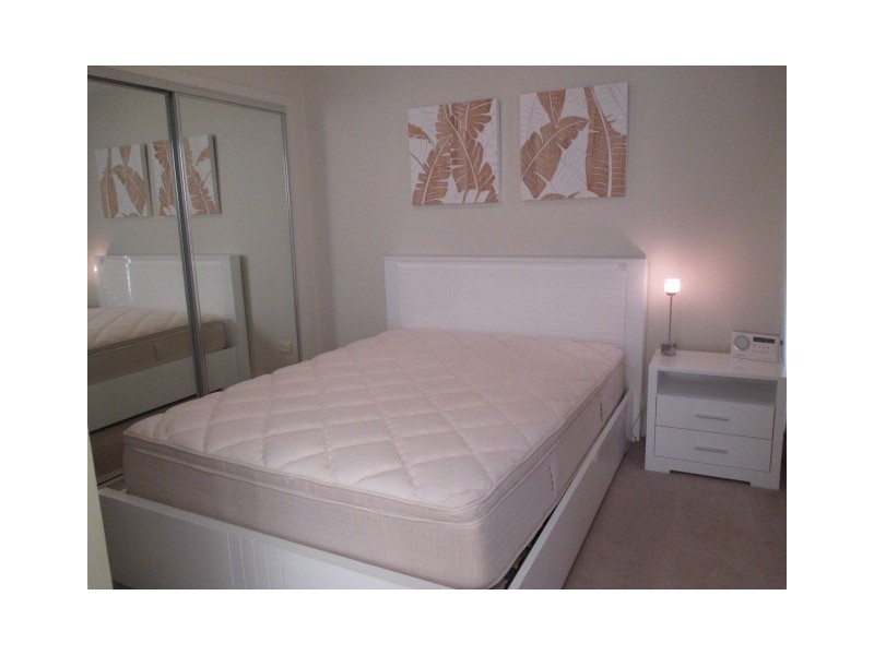 2004/100 Harbour Esplanade, Docklands VIC 3008