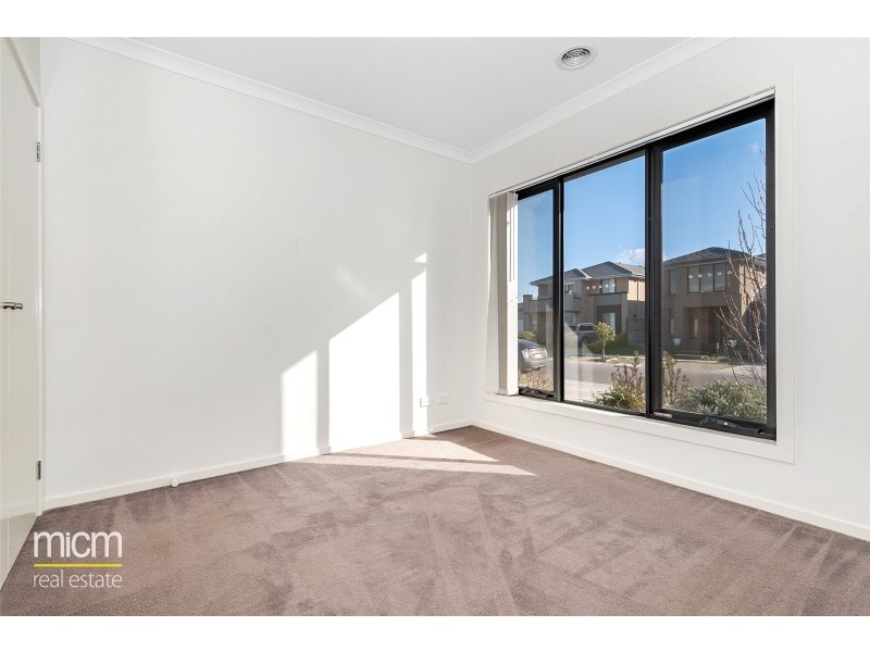 15 Seacoast Street, Point Cook VIC 3030