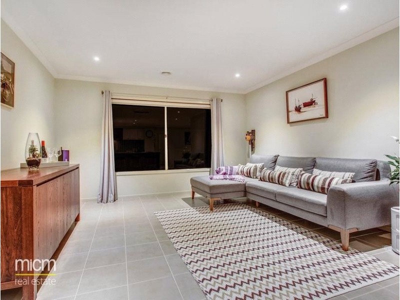 11 Holly Drive, Point Cook VIC 3030