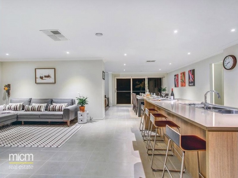 11 Holly Drive, Point Cook VIC 3030