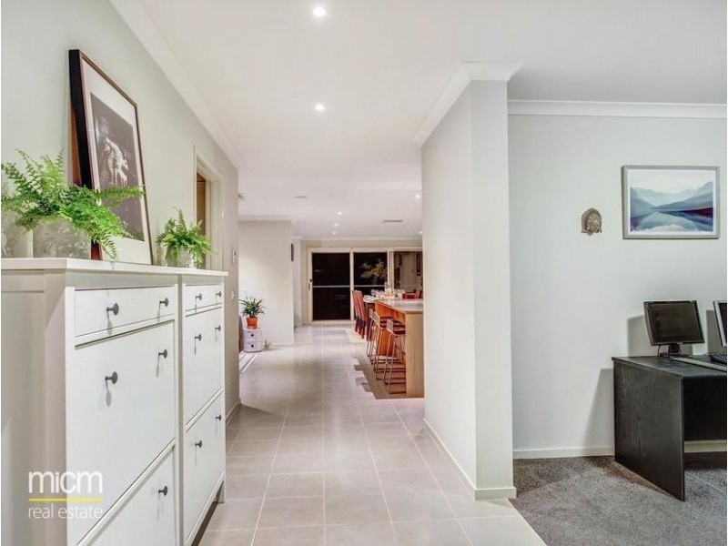 11 Holly Drive, Point Cook VIC 3030