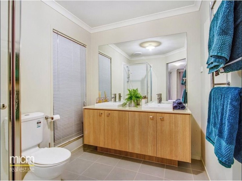 11 Holly Drive, Point Cook VIC 3030