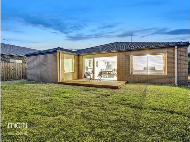 11 Holly Drive, Point Cook VIC 3030