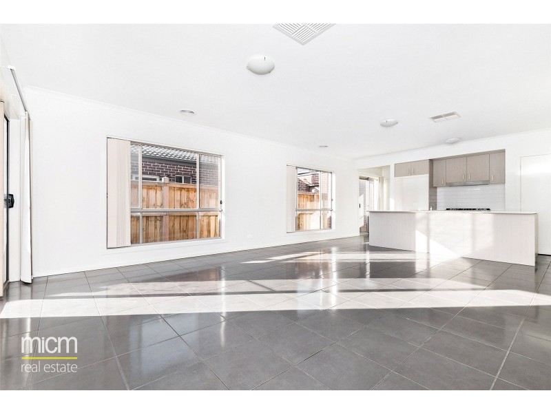 33 Selleck Drive, Point Cook VIC 3030