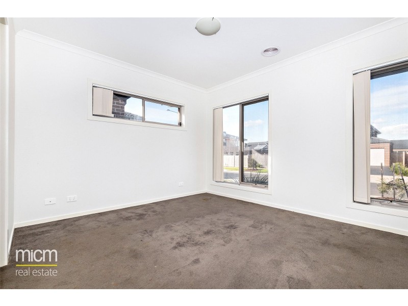 33 Selleck Drive, Point Cook VIC 3030